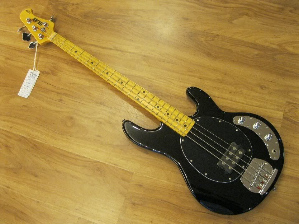 http://i1102.photobucket.com/albums/g444/jonila93/lowyat/RAY-4Black.jpg
