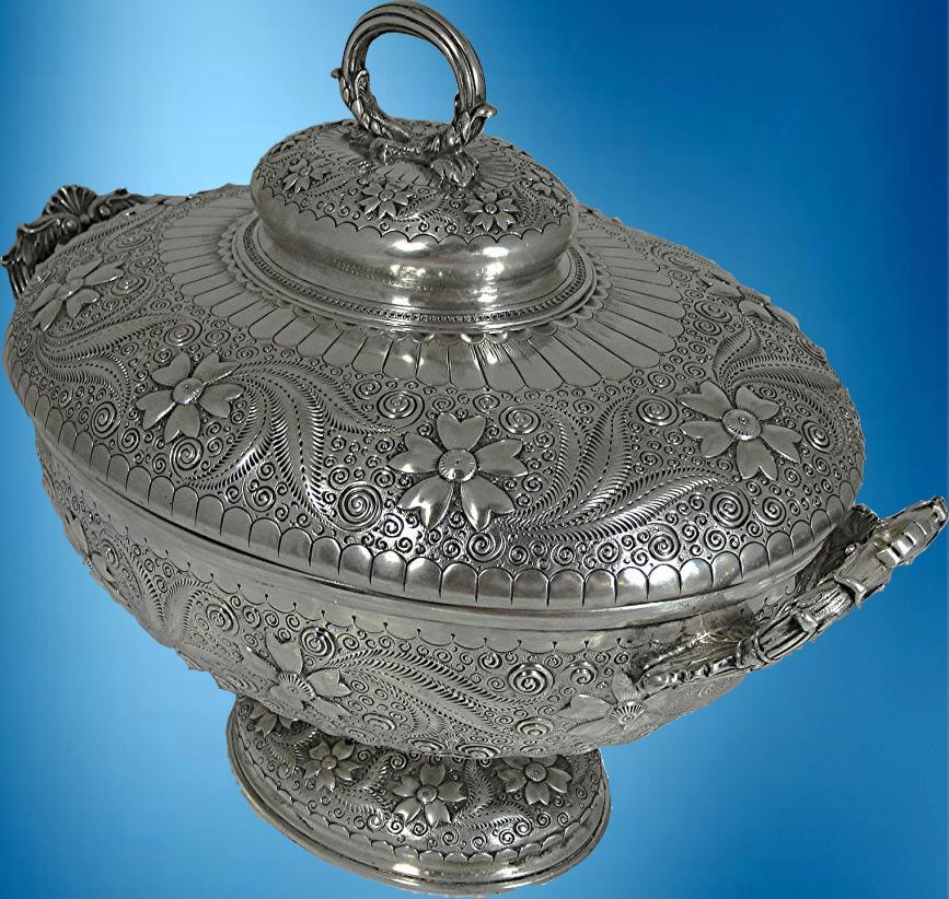 https://i1102.photobucket.com/albums/g441/fsepassi/tiffany%20tureen/Untitled-2.jpg